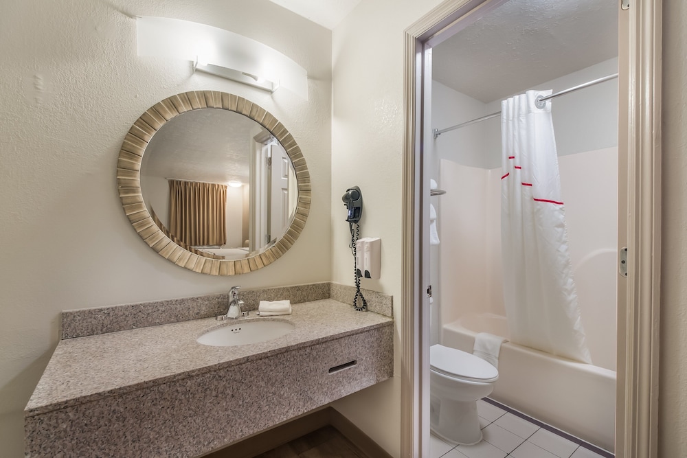 Red Roof Inn Crossville - photo 23