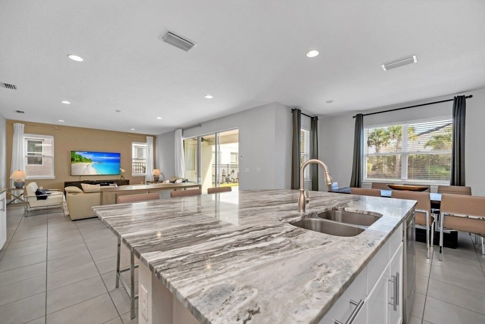 Brand New Encore Resort 5 Bed Resort Home 5 Bedroom Villa - photo 44