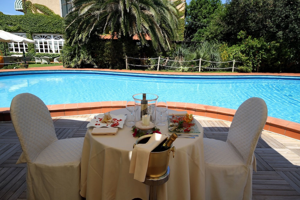 Hotel Villa Maremonti in Marina Di Massa, Italy