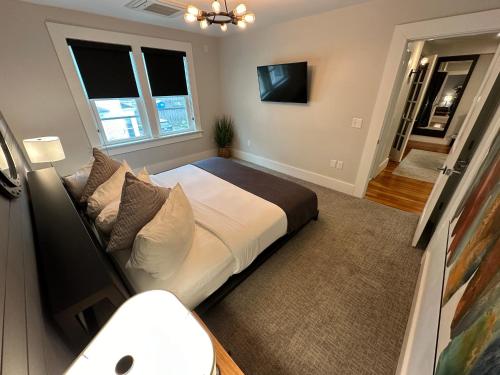 Entire Modern 7 Unit 7 Bath Boutique Inn - photo 12