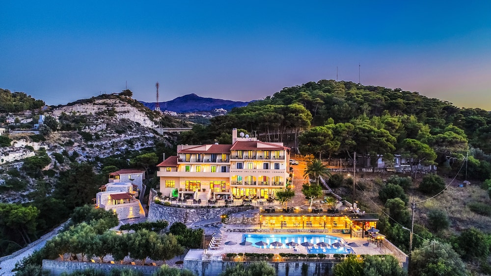 Forest Park Hotel - carbon neutral hotel in Rethymno