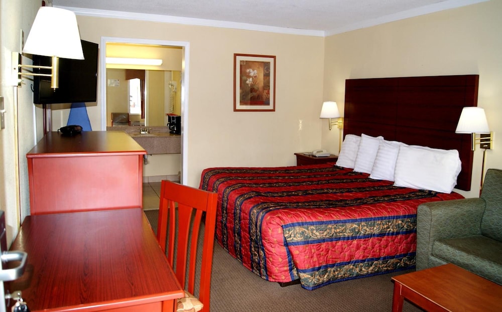 Red Carpet Inn - photo 25