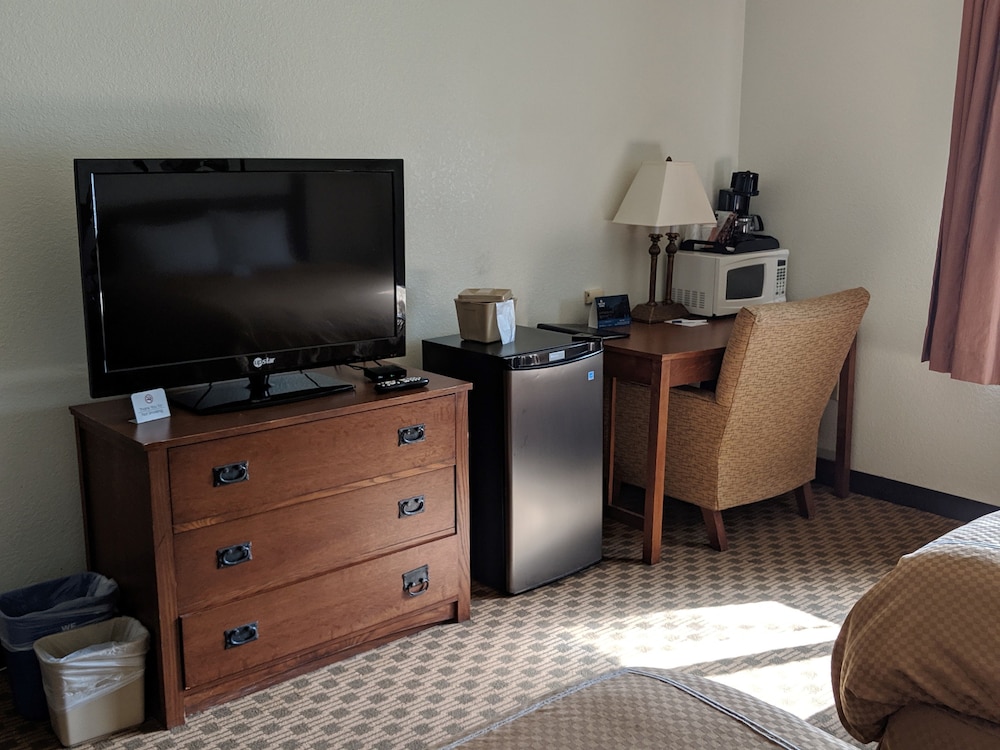 Boarders Inn & Suites by Cobblestone Hotels Ripon - photo 17