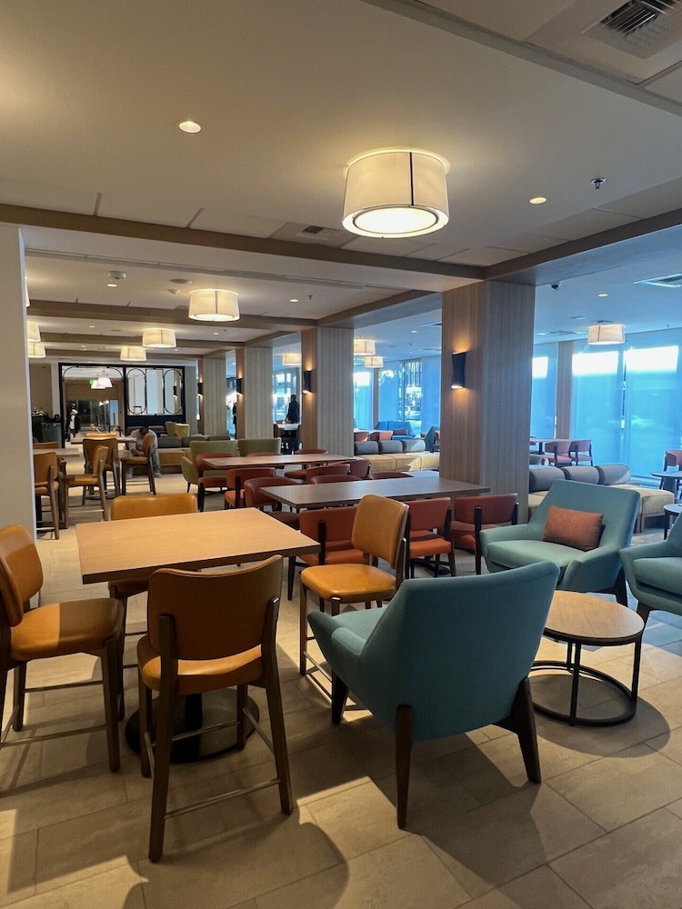 La Quinta Inn & Suites by Wyndham LAX - photo 2