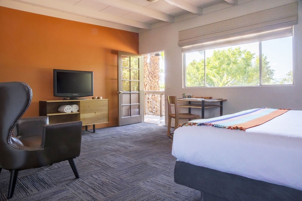 Santiago Resort Palm Springs Premier Gay Men s Resort - photo 13