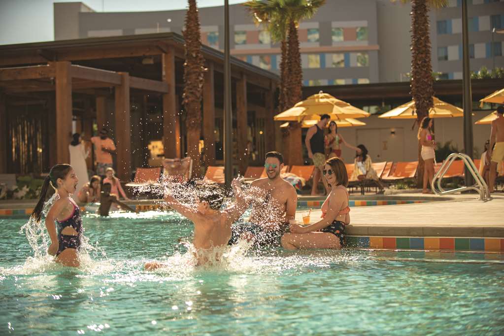 Universal's Endless Summer Resort Dockside Inn and Suites - photo 2