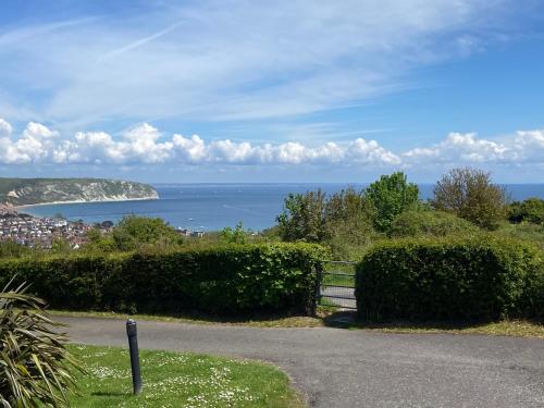 Stunning Caravan on Swanage Bay View Holiday Park — 4-Star Luxury Hotel in Swanage, United Kingdom