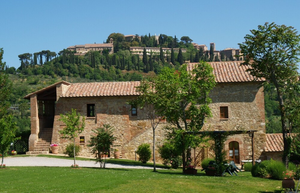 Agriturismo Nobile — 4-Star Luxury Hotel in Montepulciano, Italy