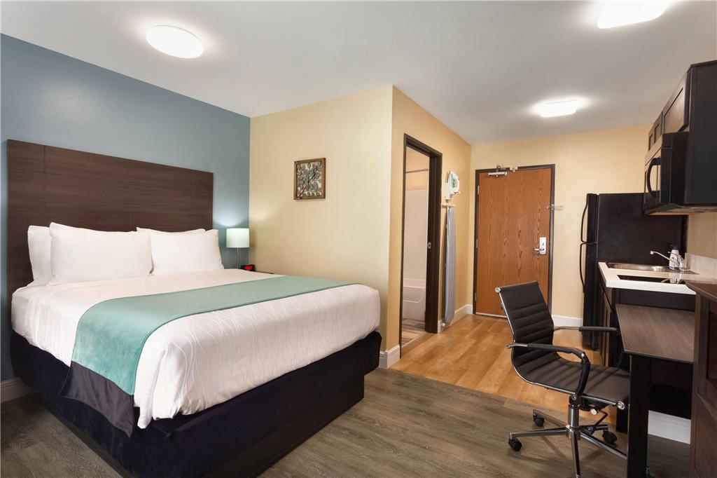 Hawthorn Suites by Wyndham St. Robert - photo 9