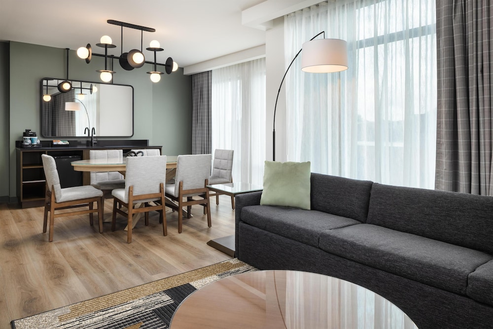 Embassy Suites By Hilton Chattanooga Downtown - photo 34