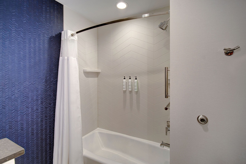 Fairfield by Marriott Inn & Suites Rochester Hills - photo 23