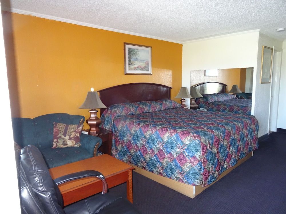 Cavalier Motel - photo 2