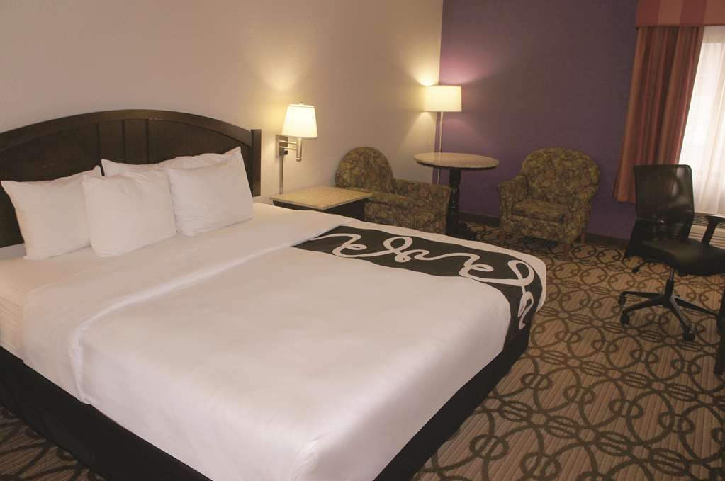 La Quinta Inn & Suites by Wyndham Springfield South - photo 7