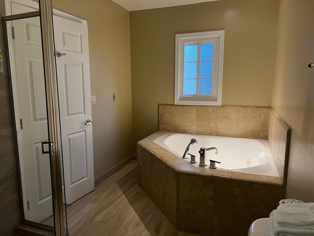Holiday Inn Express & Suites La Jolla Windansea Beach by IHG - photo 21