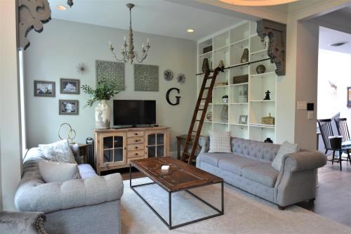 Penthouse Level Stunning Wrigley Stay — 4-Star Luxury Hotel in Chicago, United States