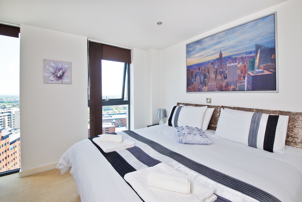IncityNow Media City Penthouse — 4-Star Luxury Hotel in Salford, United Kingdom