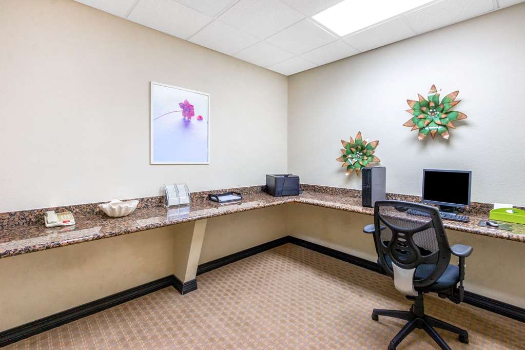 La Quinta Inn & Suites by Wyndham Tucumcari - photo 44