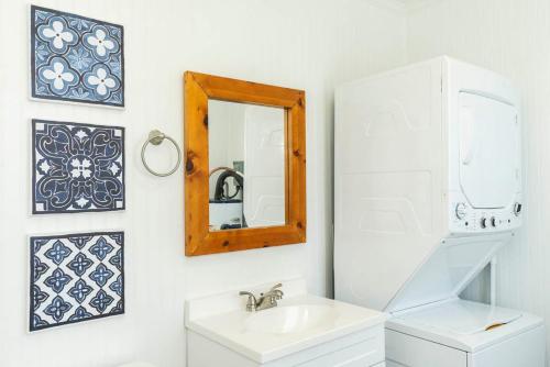 Salty But Sweet by Oak Island Accommodations - photo 26