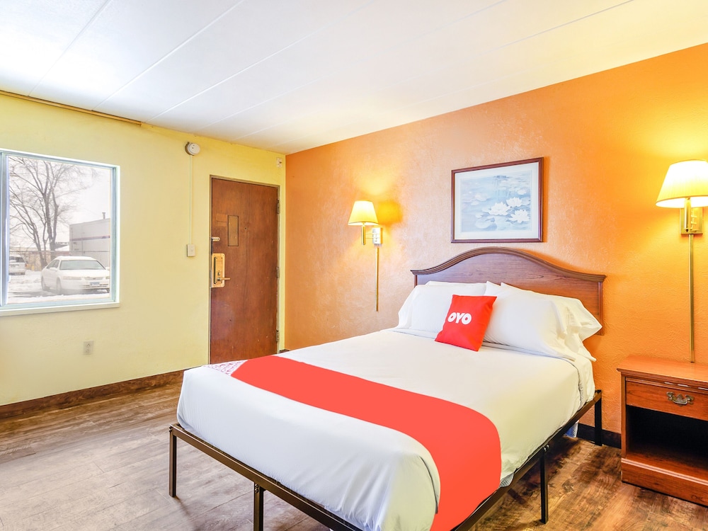 OYO Hotel Downtown Peoria I 74 - photo 7