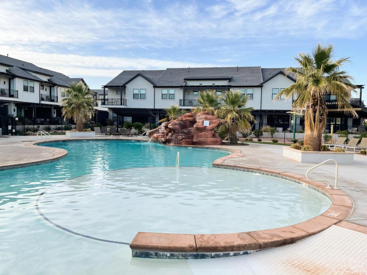 Kantada In The Sun Poolside Retreat — Santa Clara