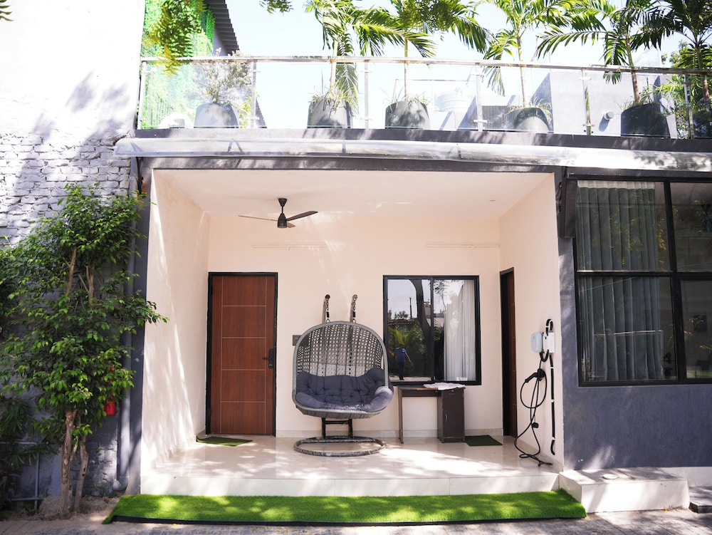HomeGround - carbon neutral hotel in Bilaspur