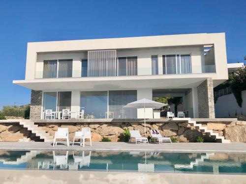 Kuro Beach House Oceanfront Luxury & 25m Pool — 4-Star Luxury Hotel in Ierapetra, Greece