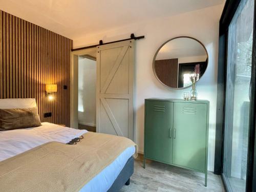 Wellness in the Woods 4p TinyHouse met privé sauna & hottub — hotel in Diessen