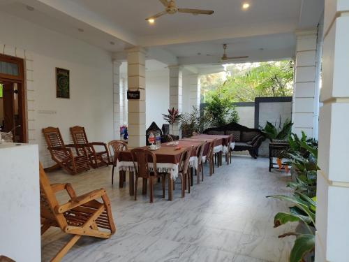 Surf’n Lanka Surf School in Weligama, Sri Lanka