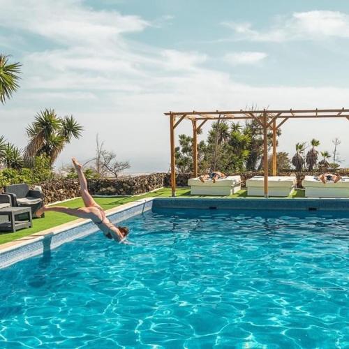 Large Heated Pool Hot Tub Bar Games Room Gym 2 Caves New Outdoor Kitchen in Granadilla De Abona, Spain