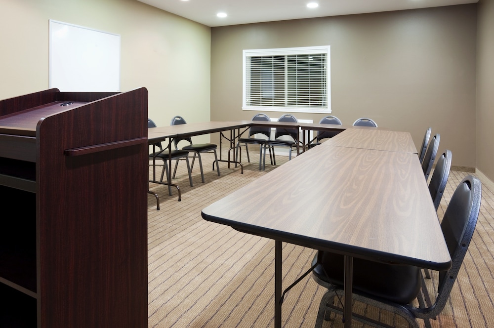 Holiday Inn Express Devils Lake by IHG - photo 42