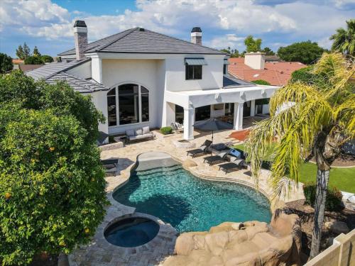 Two Separate Game Rooms Heated Pool Spa B ball Court in Mesa, United States