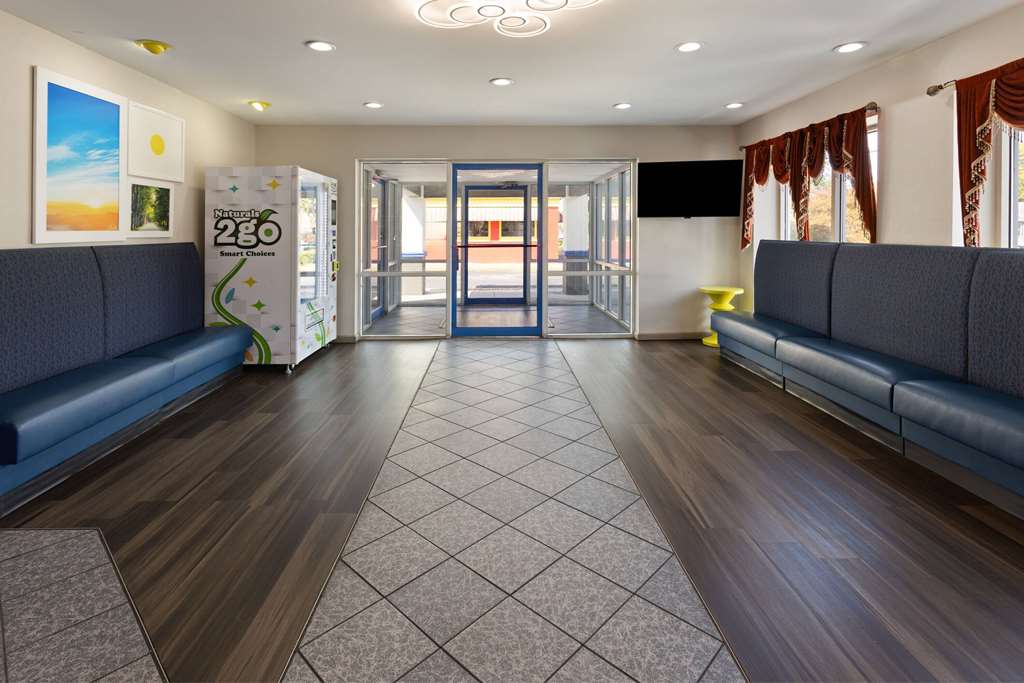 Days Inn & Suites by Wyndham Albany - photo 11