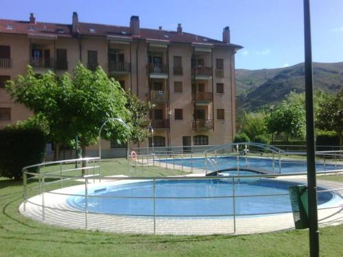 Ezcaray Con Piscina Y Junto Al Rio — Ezcaray