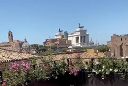 Colosseo Esclusivo attico con terrazze private — 4-Star Luxury Hotel in Rome, Italy