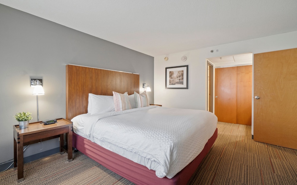 Four Points by Sheraton Charlotte - photo 17