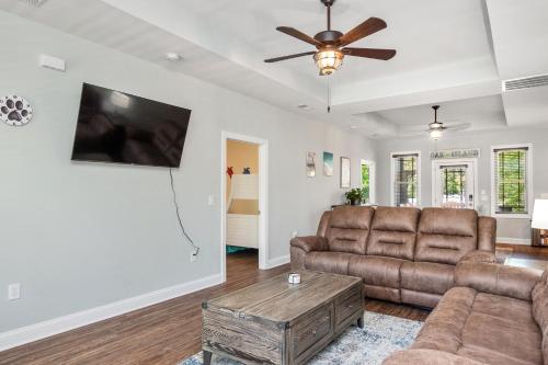 Pawsitively Paradise by Oak Island Accommodations - photo 17