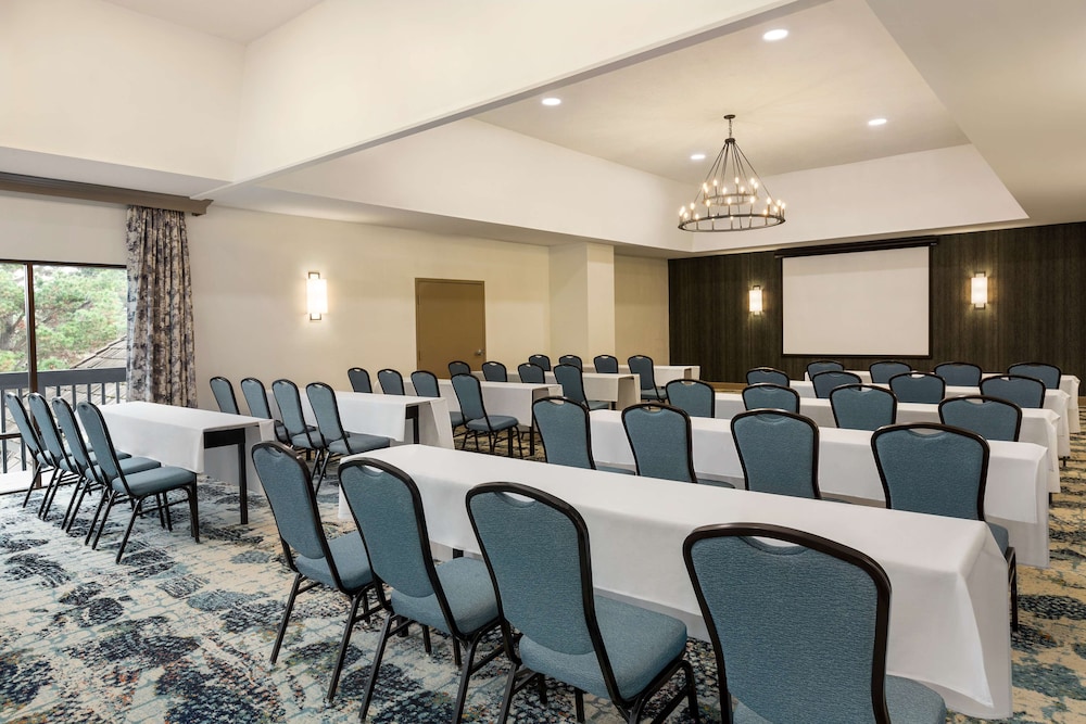 Hilton Garden Inn Monterey - photo 72
