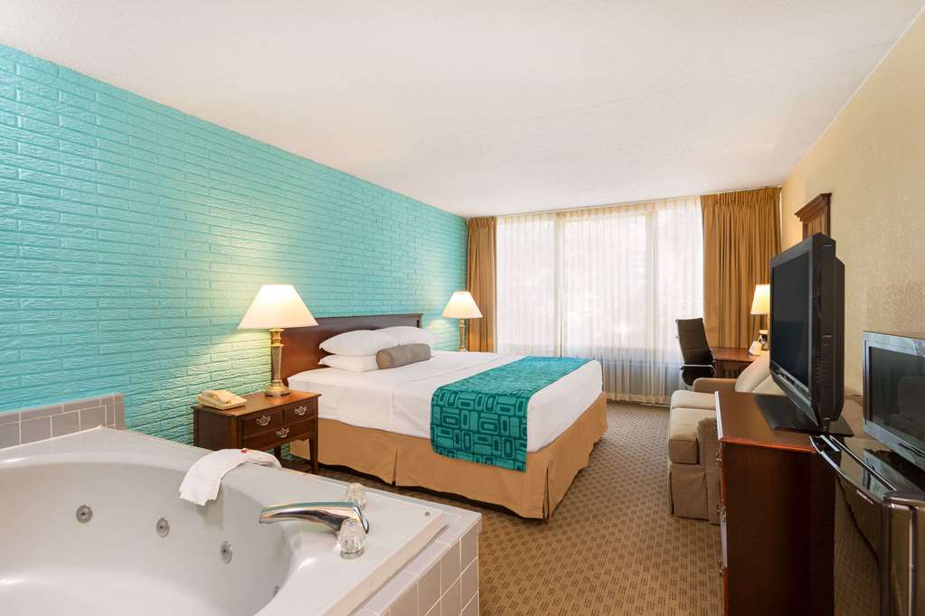 Howard Johnson by Wyndham Williamsburg - photo 8