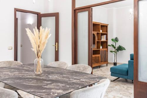 Prestigious 4 bedrooms with Netflix and Metro nearby — 4-Star Luxury Hotel in Catania, Italy