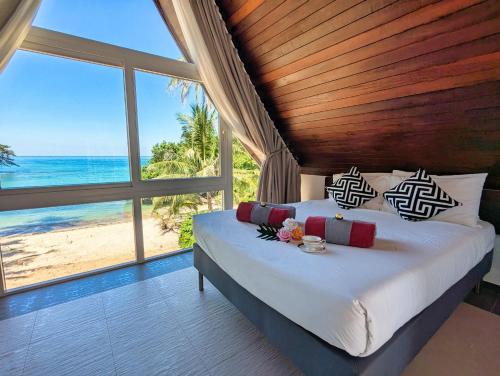 Ocean Half Moon Villa by KohChangVillas — 4-Star Luxury Hotel in Trat, Thailand