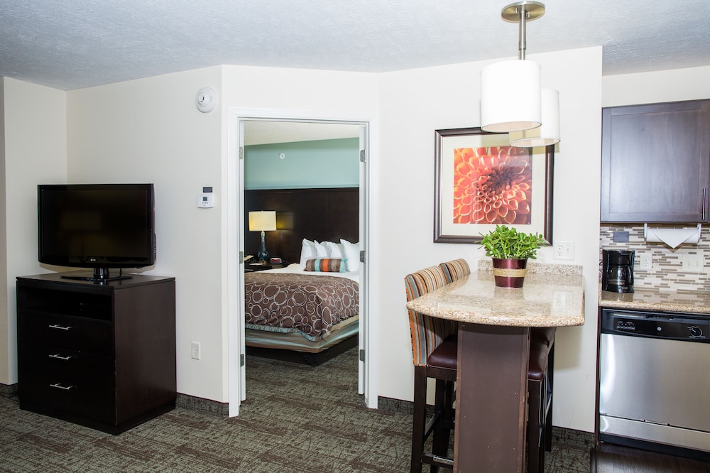Staybridge Suites Lincoln Northeast an IHG Hotel - photo 3