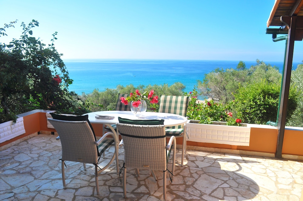 Apartments Papadatos Near Pelekas Beach Corfu — 4-Star Luxury Hotel in Corfu, Greece