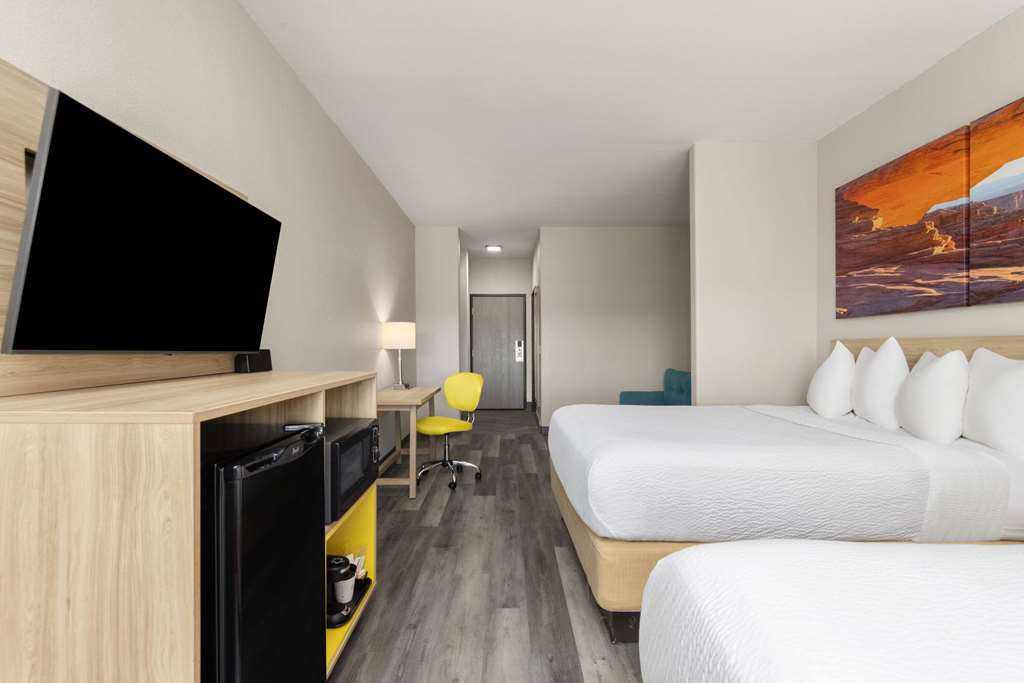 Days Inn & Suites by Wyndham Tucson Marana - photo 43