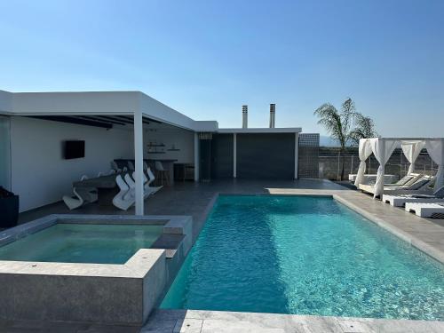 Maria Luxury Villa — 4-Star Luxury Hotel in Lekhaio, Greece