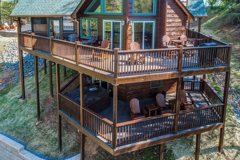Four Bear Hideaway Coosawattee River Resort in Ellijay, United States