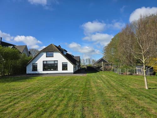 Woonboerderij met ruime tuin — hotel in Hattem