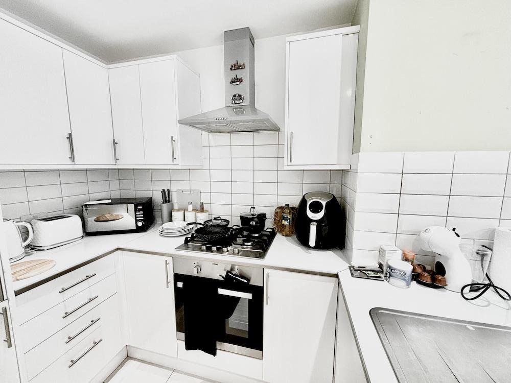Stunning 3 bed House in the Heartreading