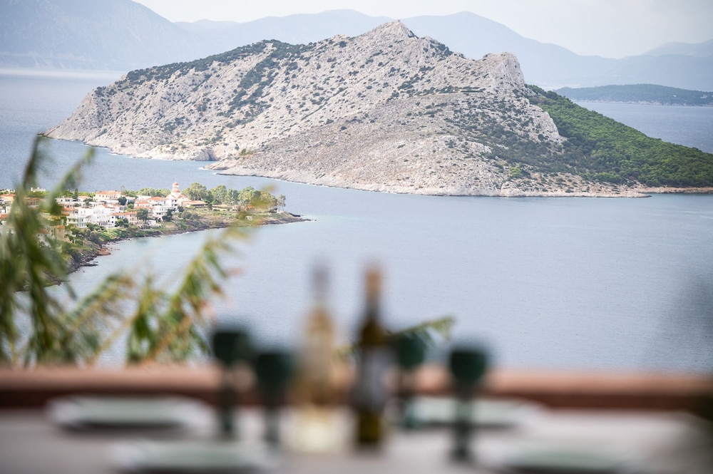 La Casa Del Sol Villa Aegina sea and Sunsets — 4-Star Luxury Hotel in Aegina, Greece