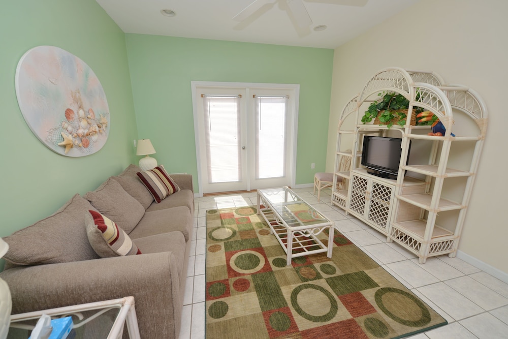 Buccaneer Inn - photo 46