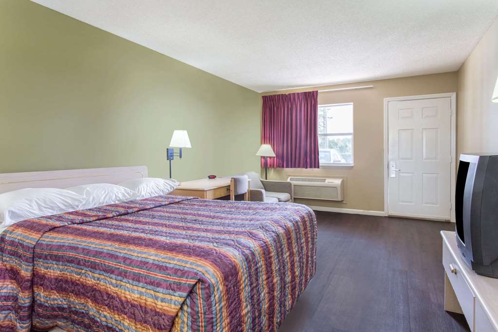 Super 8 by Wyndham Monticello - photo 12